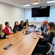 Representação dos empregados entrega abaixo-assinado solicitando mudanças no Super Caixa Representação dos empregados entrega abaixo-assinado solicitando mudanças no Super Caixa