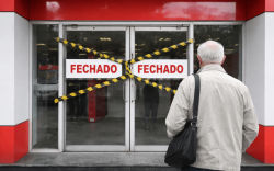 Fechamento de agências é destaque na Folha de S.Paulo. Em 10 anos, bancos encerraram 37% das unidades Fechamento de agências é destaque na Folha de S.Paulo. Em 10 anos, bancos encerraram 37% das unidades