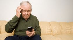 Pessoas de 60+ se sentem mais vulneráveis a golpes e movimento sindical reforça importância das agências físicas Pessoas de 60+ se sentem mais vulneráveis a golpes e movimento sindical reforça importância das agências físicas